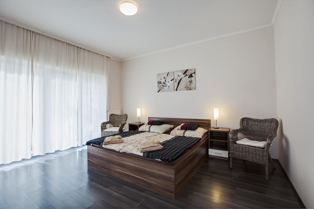 Kocsis Apartman és Camping Mosonmagyaróvár Habitación foto