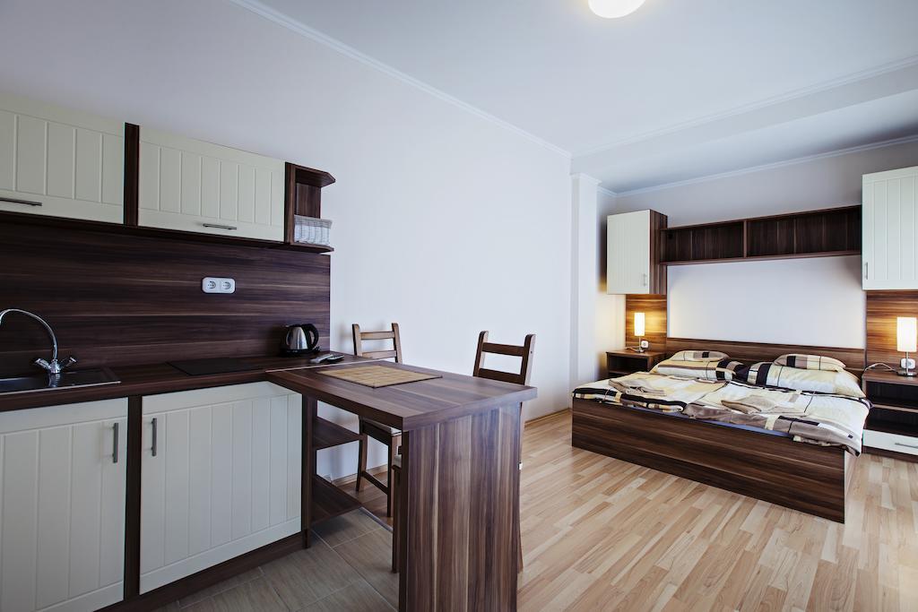 Kocsis Apartman és Camping Mosonmagyaróvár Exterior foto